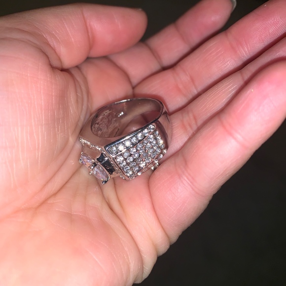 18K White Gold Plated Cubic Zirconia Ring Bling! - Picture 3 of 7